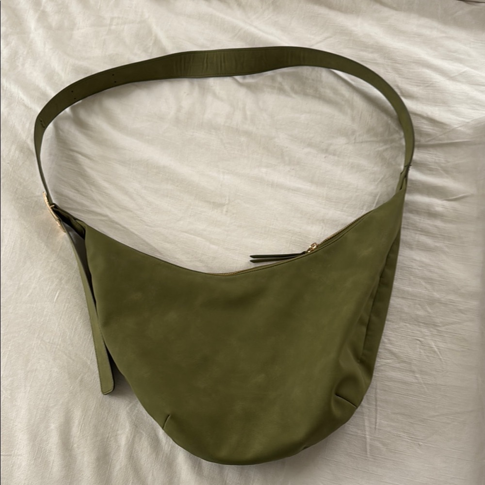 Universal Thread sling bag